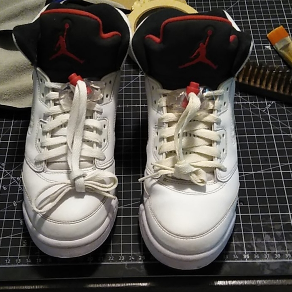 Jordan 5 white cement - Picture 1 of 4